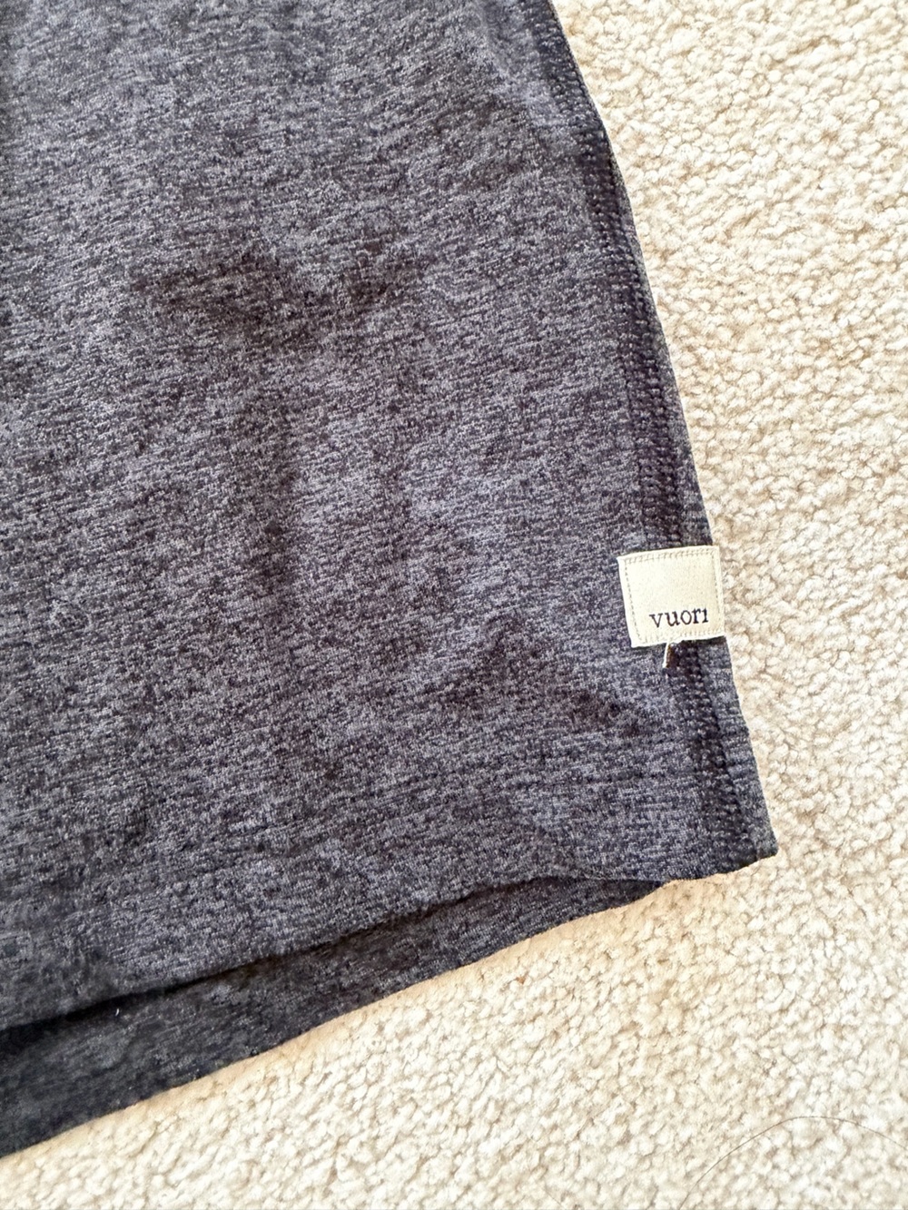 NWOT*Vuori Women‘s Halo Performance Short - size L - Heather Grey - Picture 5 of 5